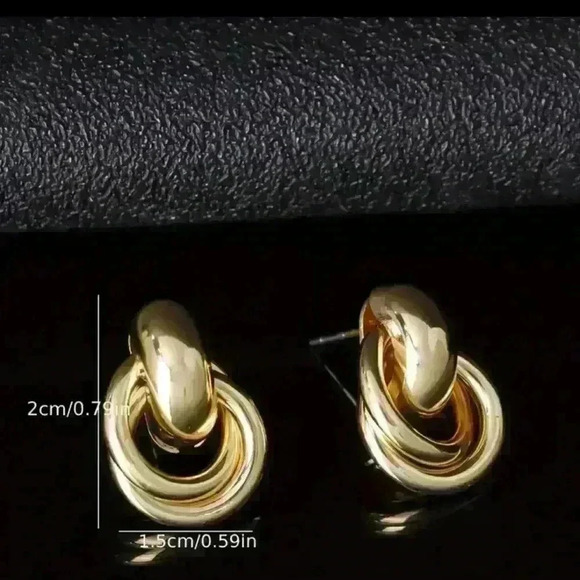 Simple Geometric Circle Knot Earrings - Picture 4 of 5